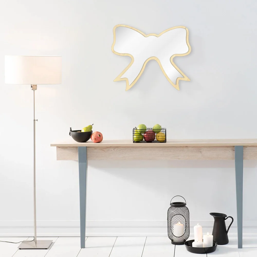 Настенное зеркало с галстуком бабочкой и деревянной спинкой декор для детской