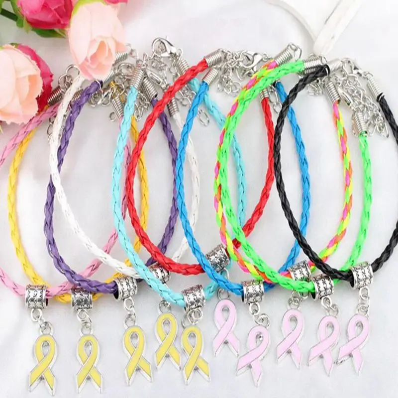 Плетеный кожаный браслет ручной работы эмалированный на запястье с розовой