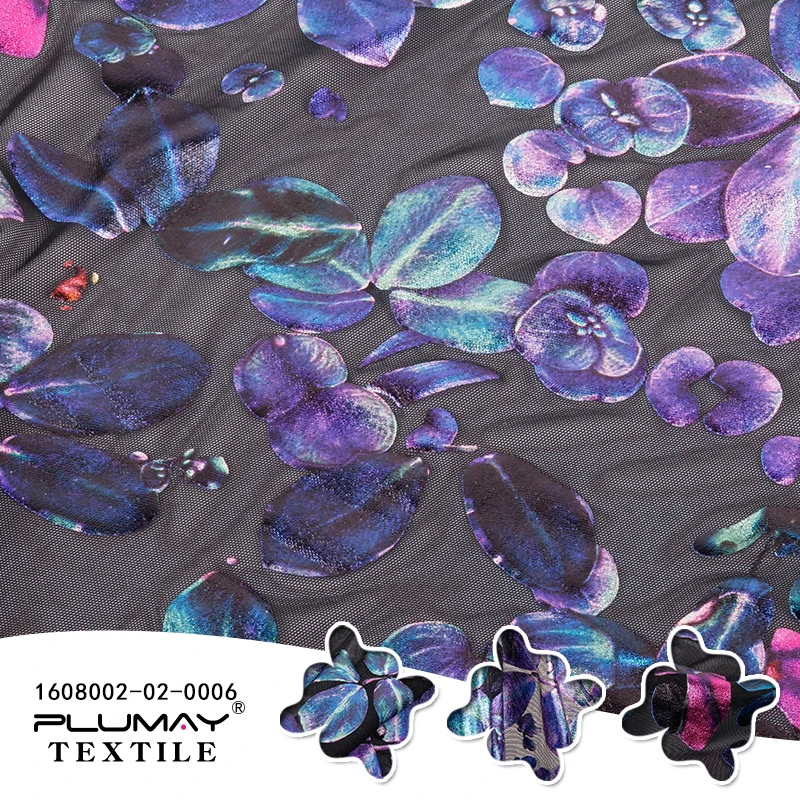 

Производители продают фольгированную сетчатую ткань с большими цветами для женской одежды