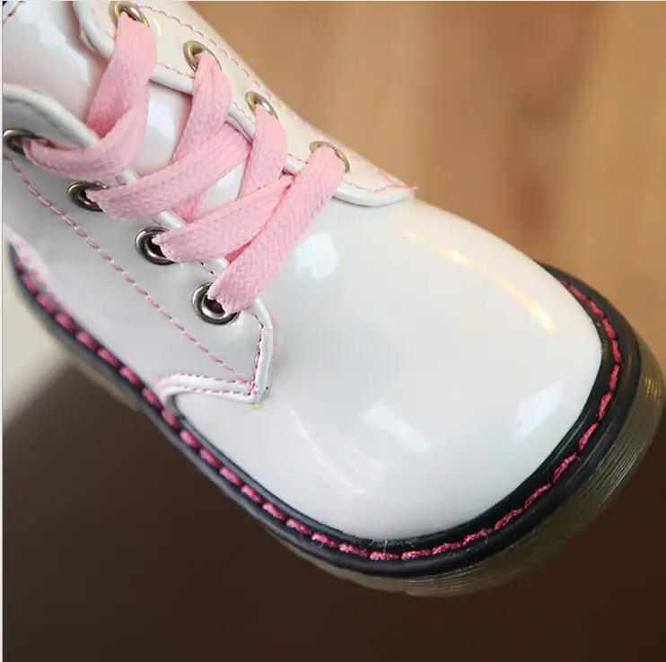 Весенне осенние детские ботинки Martin тонкие из лакированной кожи с нескользящей