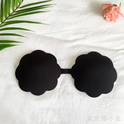 100 pcs  Cool Reusable Self Adhesive Silicone Breast Nipple Cover Bra Pad Invisible Breast Petals for Party Dress