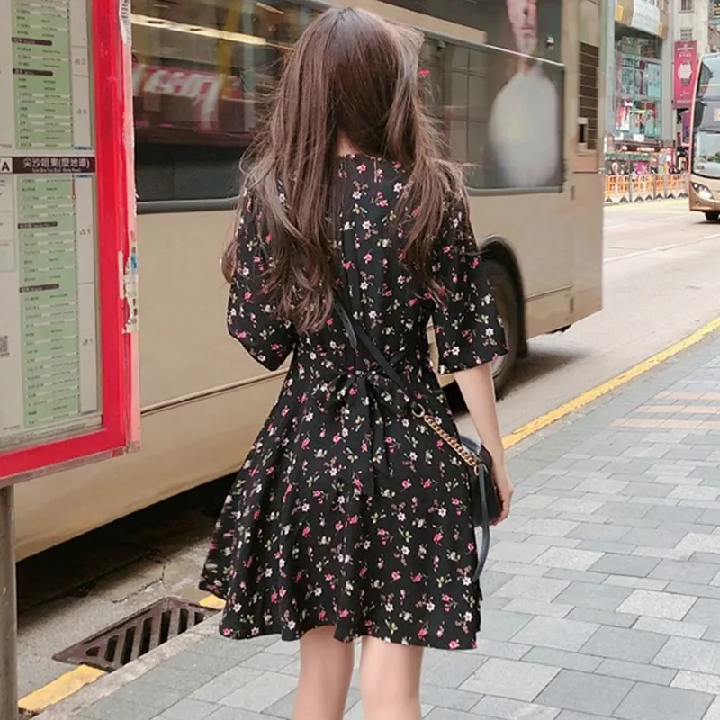 Женское шифоновое платье трапеция с цветочным принтом приталенное высокой