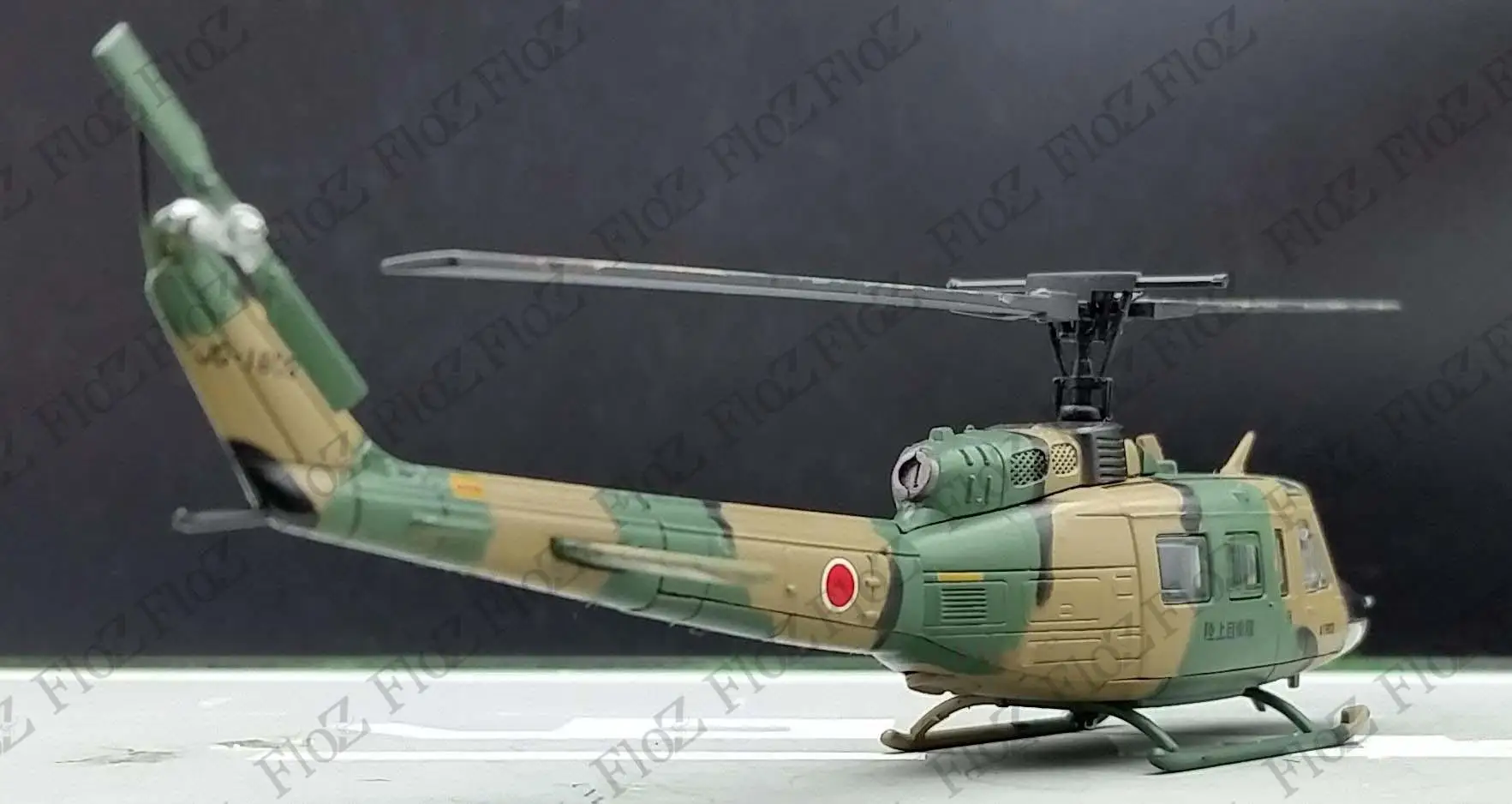 Япония JGSDF UH-1 Iroquois Huey вертолет 1/100 самолет литья под давлением модель |