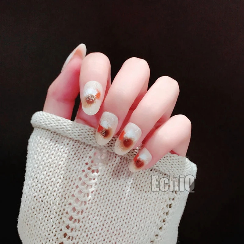 Бежевые ногти искусство советы Короткие овальные абстрактные картины