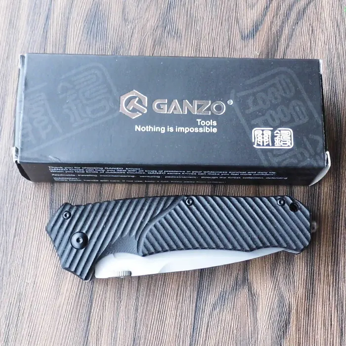 Нож складной для выживания и охоты с зубчатым лезвием из 440C стали и рукояткой из G10, твердость 58-60HRC.