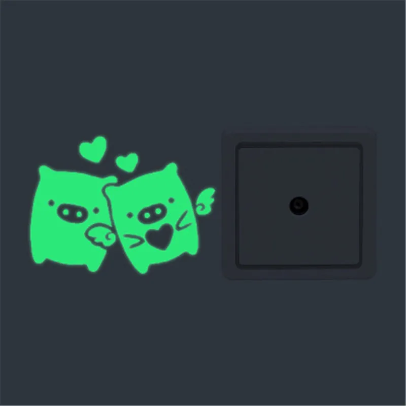 Светится в темноте наклейка светящаяся мультяшная пара свиней романтичный