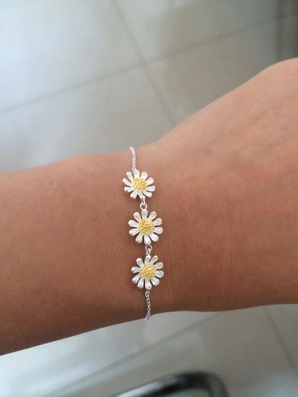 Аутентичные 925 Серебряные ювелирные изделия Три золотой цветок ромашка Blossom Роло