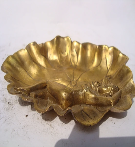 The price of a large copper ashtray is beautiful lotus leaf dual-purpose craft ornaments |