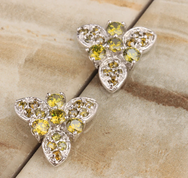 Конфеты 4 лепестка цветка сливы зеленый оливковый перидот кубический цирконий 925