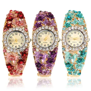 Модные женские часы с цветком и бабочкой, круглый циферблат, браслет со стразами, наручные часы