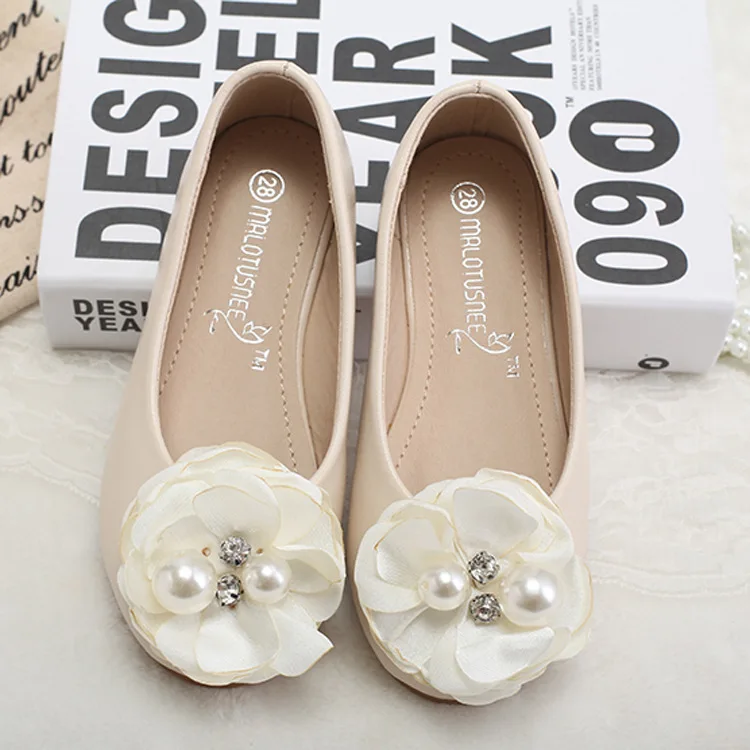 Кожаная обувь для девочек с большим жемчугом и цветами весенне осенняя детская