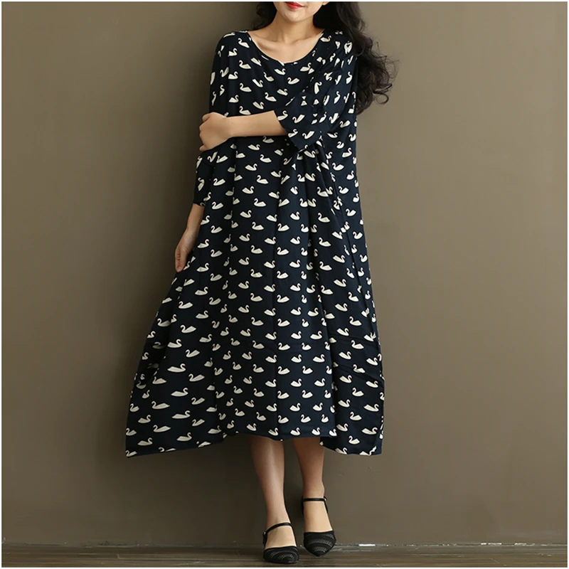 Женское летнее платье черное Хлопковое с принтом лебедя и о вырезом свободное