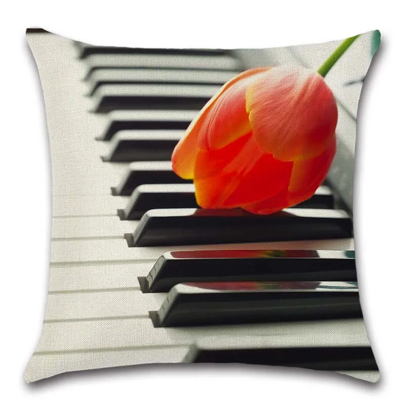 Чехол наволочка для подушки с изображением пианино белых черных клавиш красных