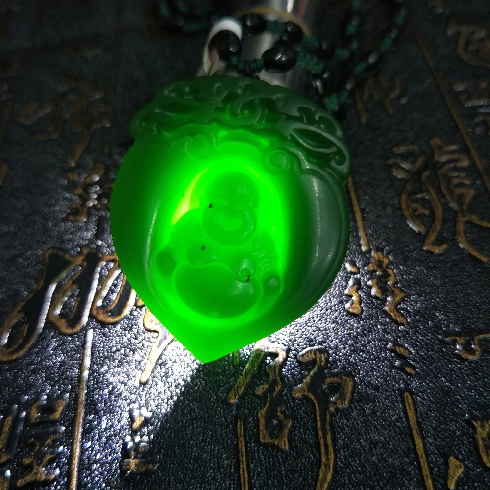 

Send A-level national certificate Natural Hetian Biyu has a Buddha pendant in the heart Green rope obsidian beads pendant chain