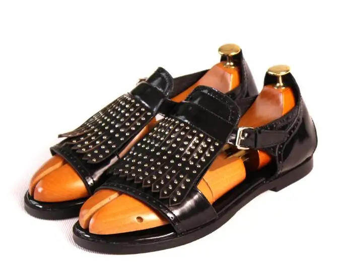 

Summer leather sandals men's breathable open toe carved openwork tassel rivets casual men sandals