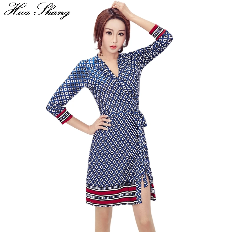 Женское платье средней длины с запахом v-образным вырезом и рукавом три четверти