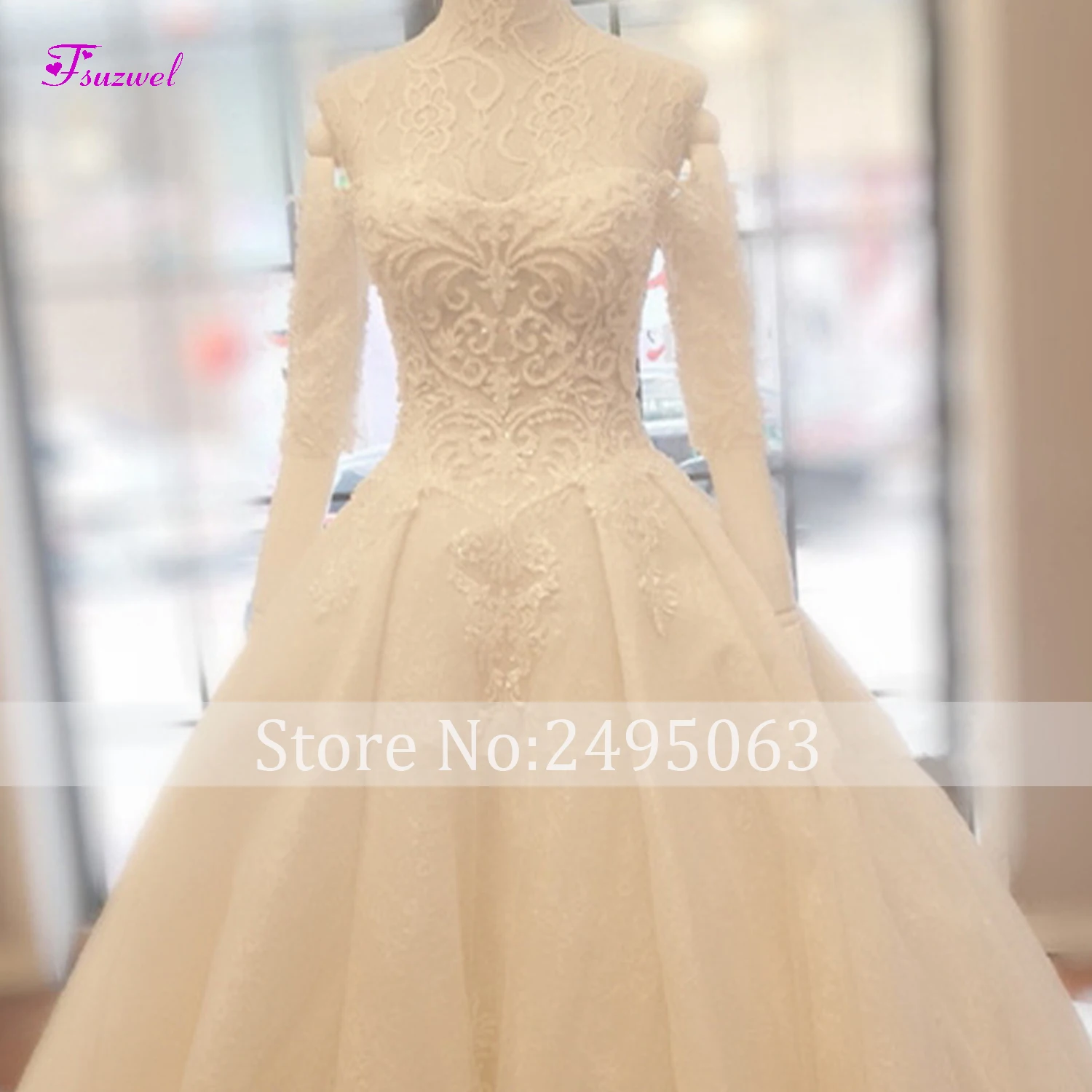 Великолепное свадебное платье трапециевидной формы с аппликацией в виде часовни