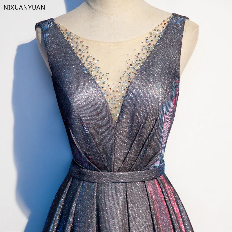 Женское вечернее платье из тюля серого цвета с V-образным вырезом 2021 | Свадьбы и