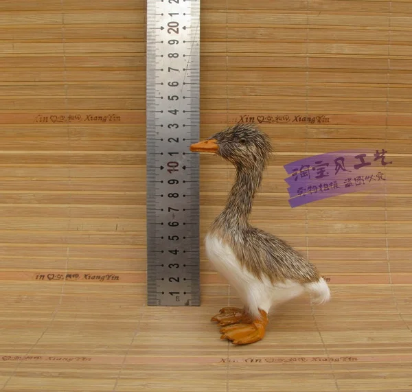 Миниатюрная игрушка утка из полиэтилена и меха серый цвет приблизительно 13x12 см