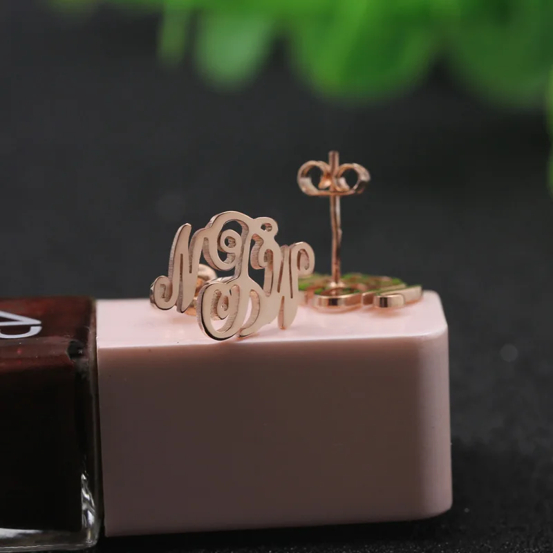 Персонализированные блочный монограммный серьги-гвоздики цвета розового золота