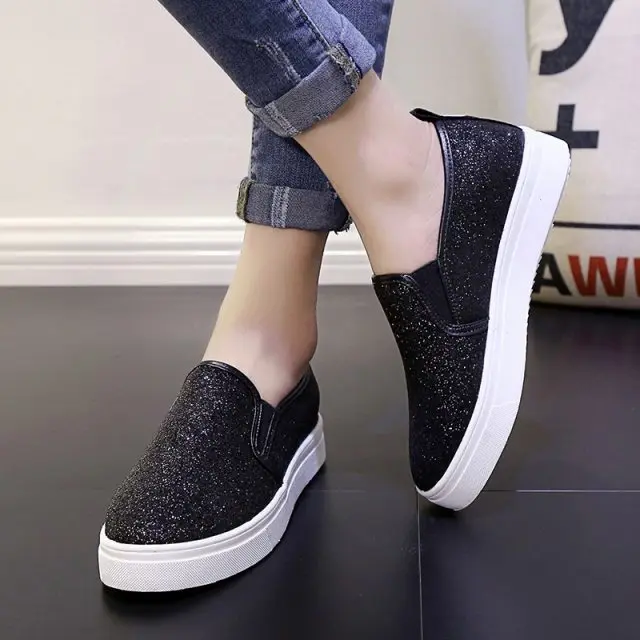 Весенние женские туфли на плоской платформе лоферы без шнуровки подошве