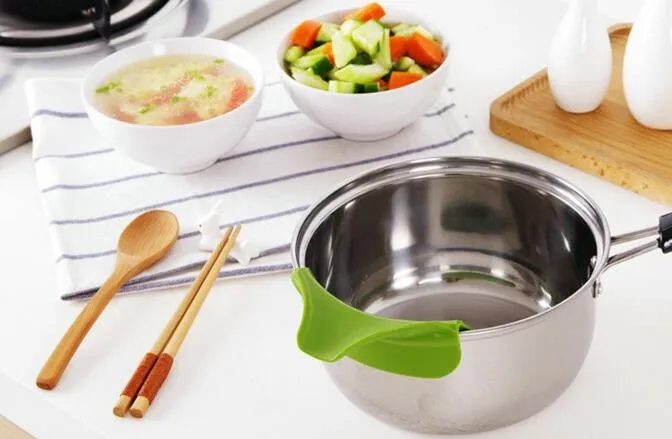 Hot anti leakage kitchen funnel pot round deflector edge creative liquid silicone |