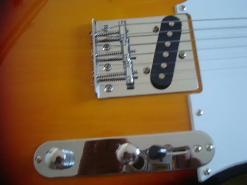 Горячая Распродажа электрическая гитара sunburst с цветной отделкой белая