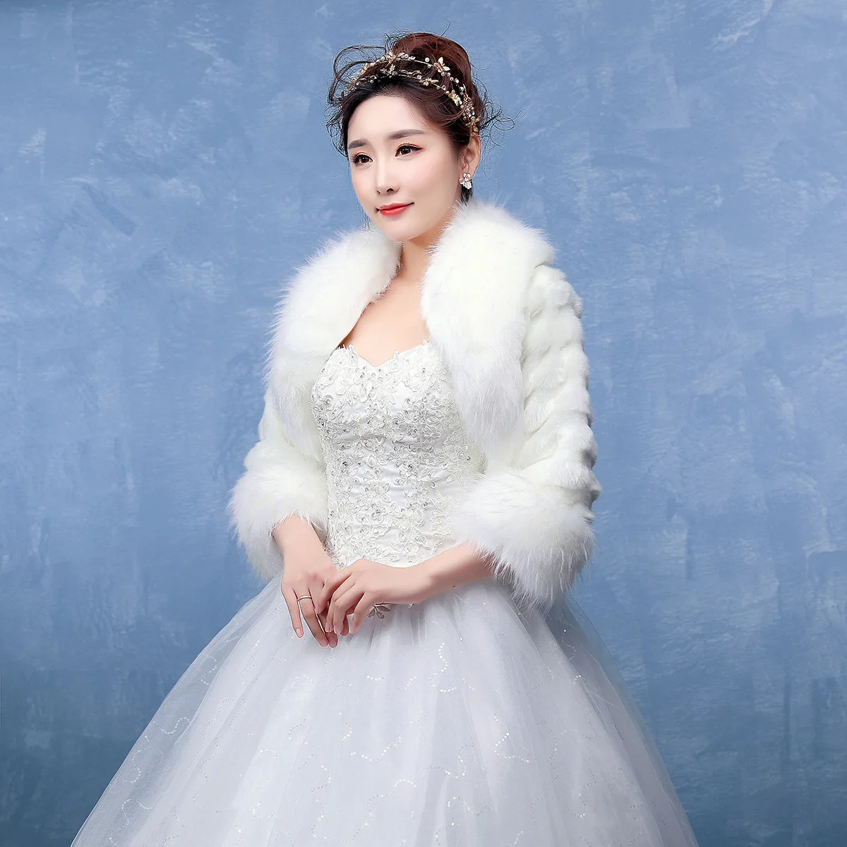 Накидка из искусственного меха норки P773 с длинным рукавом и волнистыми