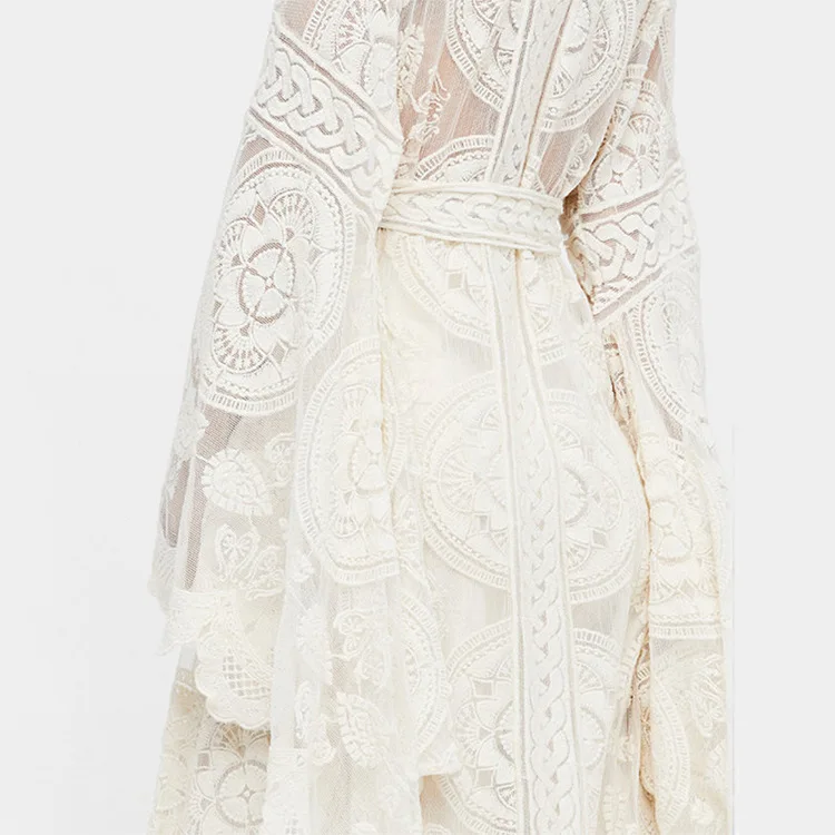 Богемное винтажное платье с цветочным принтом и рукавами-колокольчиками