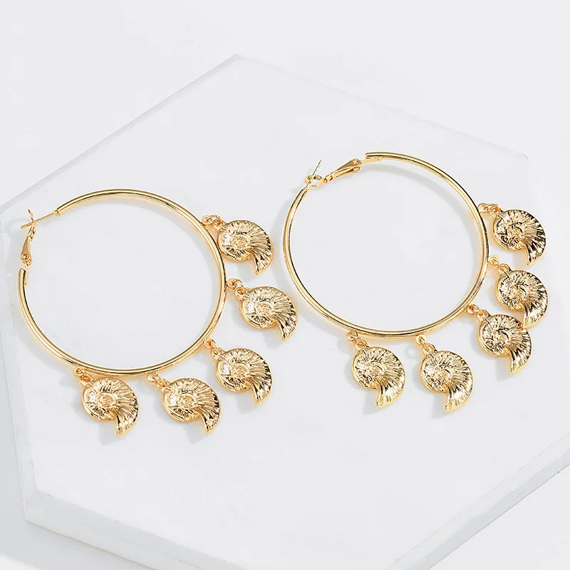 Женские серьги-кольца большие золотого цвета из сплава в стиле бохо для