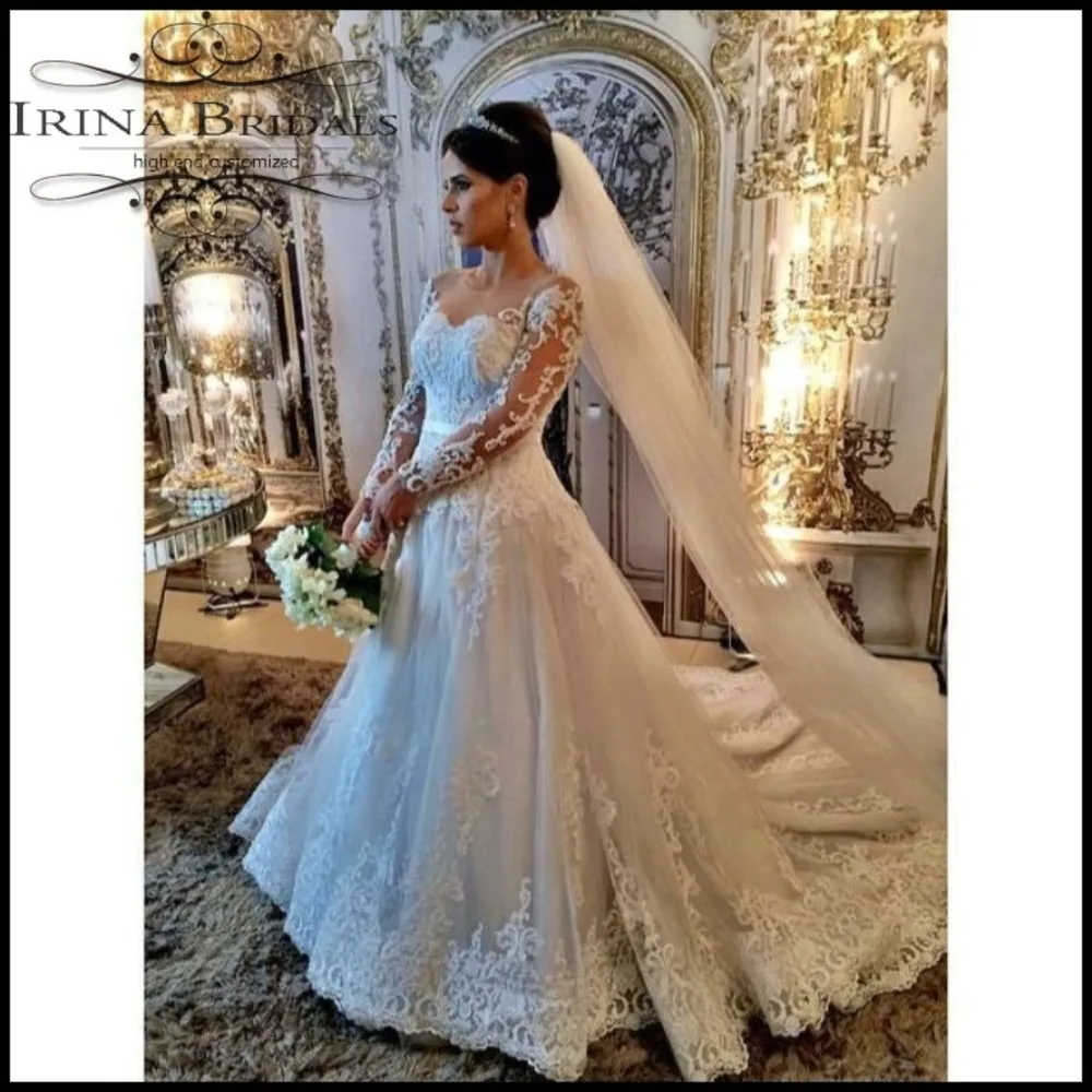 Свадебное платье с длинными рукавами и кружевной аппликацией в бразильском