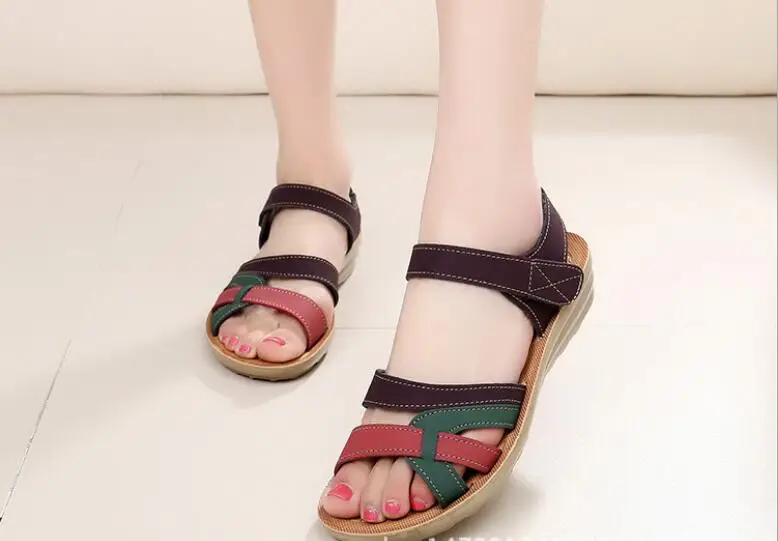 Сандалии женские кожаные на плоской подошве Босоножки с открытым носком