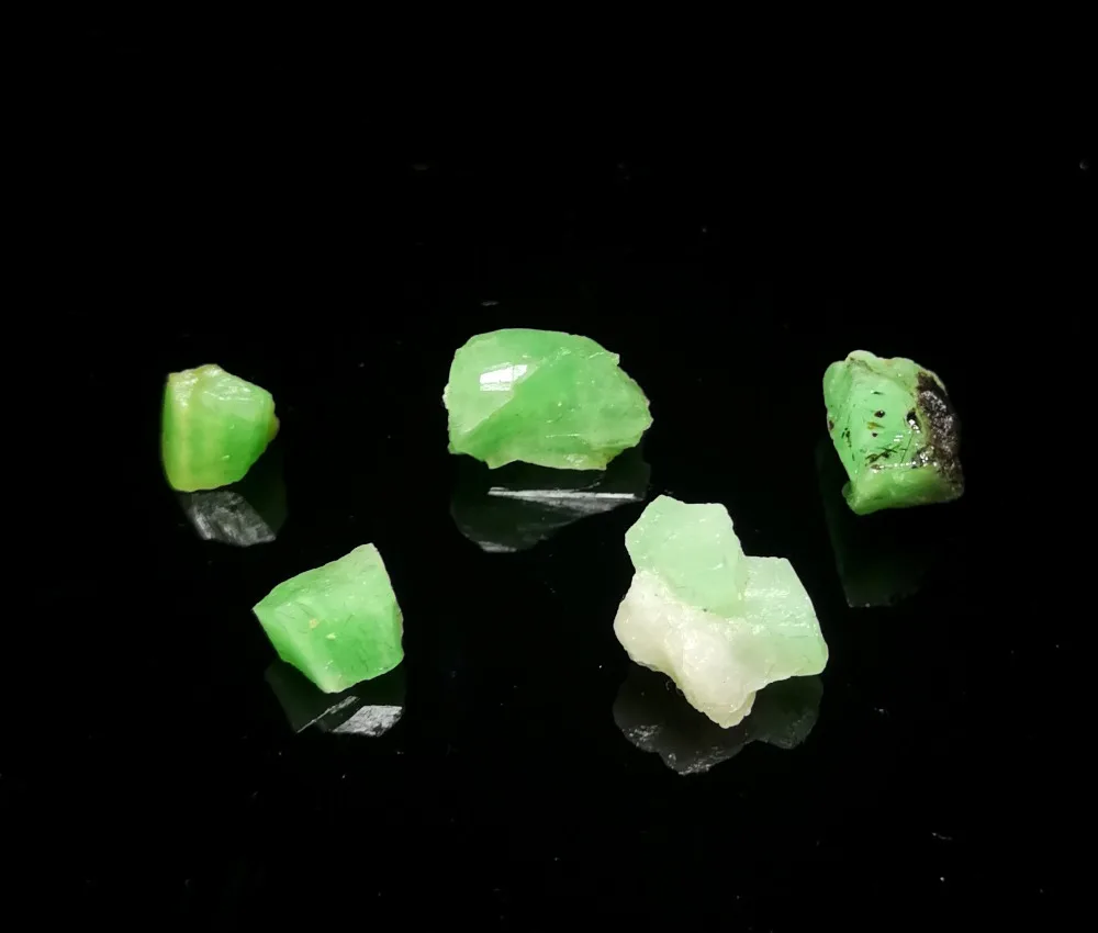 Free shipping A total of 5 Natural emerald mineral crystal specimen quartz green teaching specimens stone Send box ! | Дом и сад
