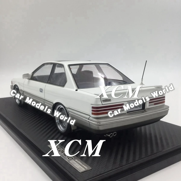 Полимерная модель автомобиля для IG-Model Leopard 3,0 Ultima(F31) 1:18(белый)+ маленький подарок