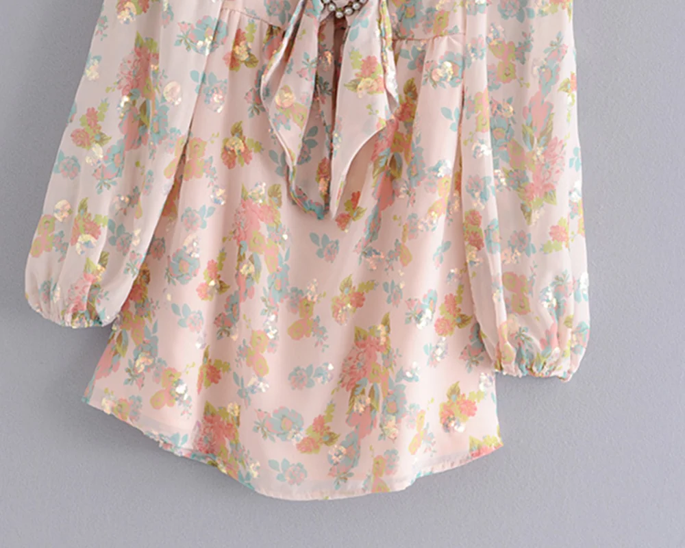 Сексуальная Женская блузка на лето и весну милая с открытой спиной бретельках