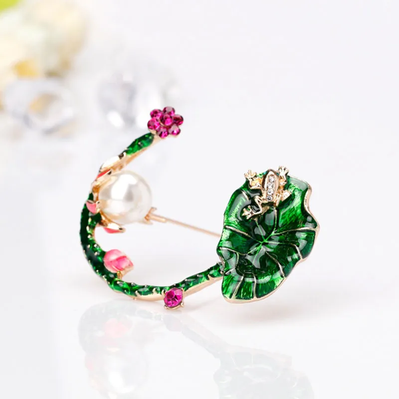 Цветок лотоса зеленые листья Лягушка Форма Броши Имитация Жемчуга Эмаль Брошь