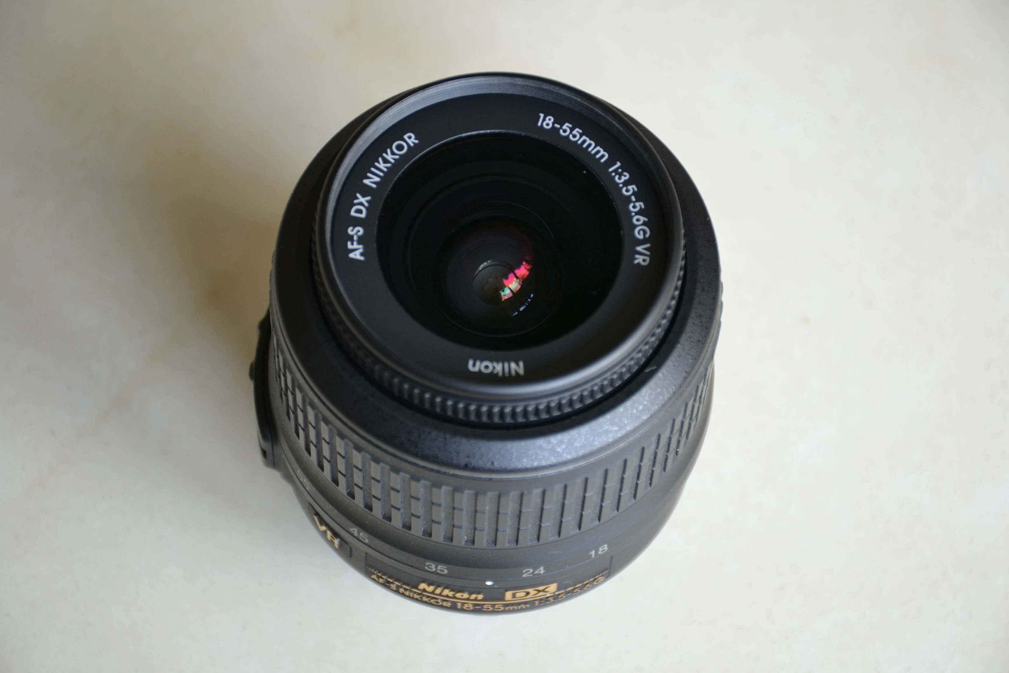 Используется объектив nikon AFS DX 18-55 мм f/3,5-5,6G VR фокусный диапазон nikon DX формат цифровых SLR датчики