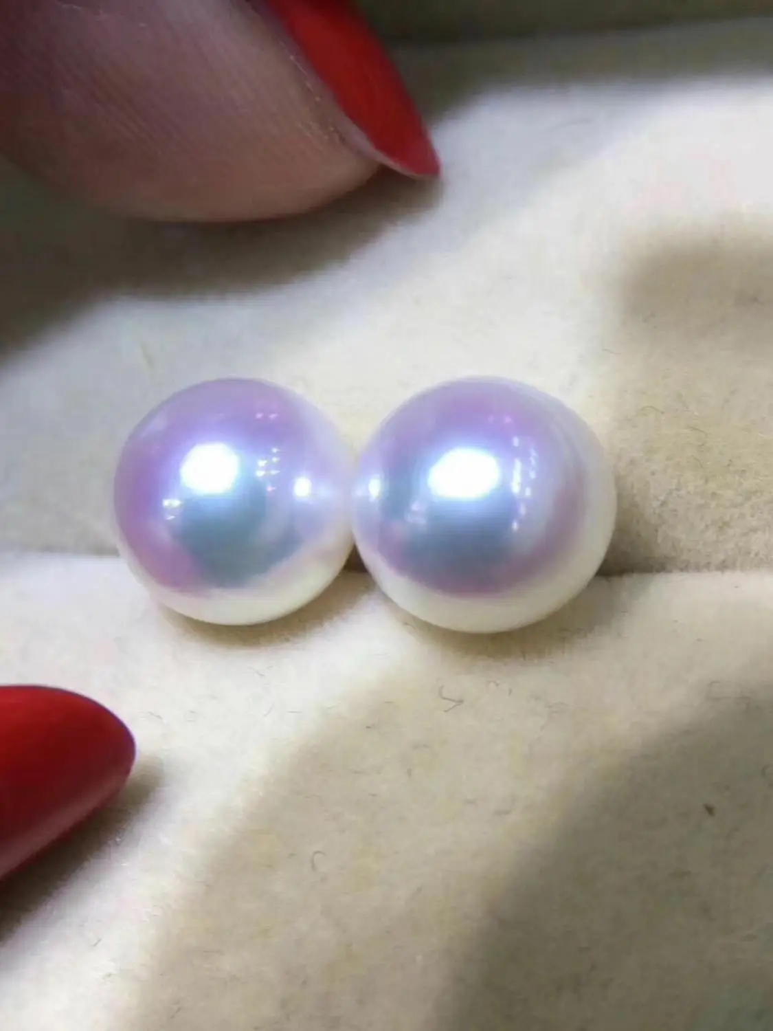 

charming pair of 11-12mm south sea round white pearl earring 18k