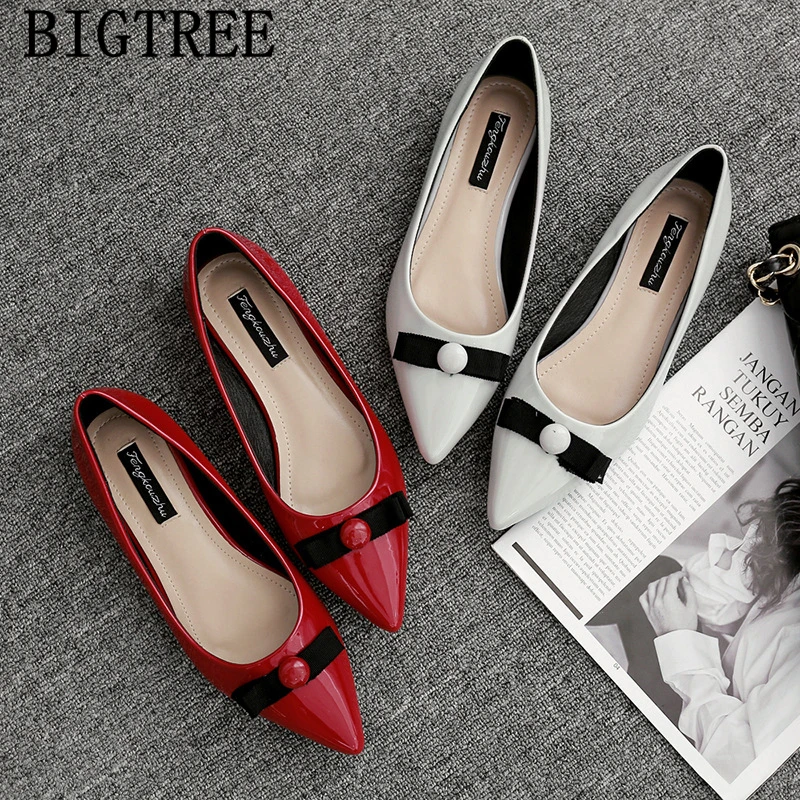 Обувь в Корейском стиле Туфли лодочки с острым носком на плоской подошве