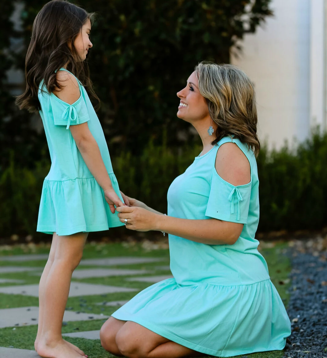 Платье для матери и дочери родителей детей Семейные костюмы летнее короткое