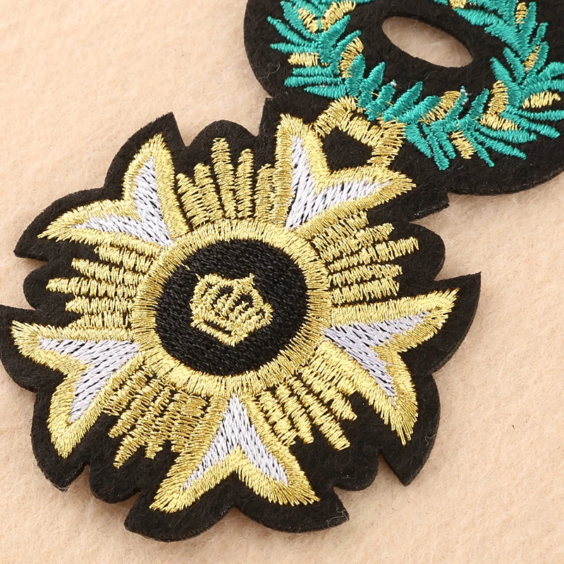 Красивая нашивка для одежды с вышивкой Crown Loyal | Дом и сад