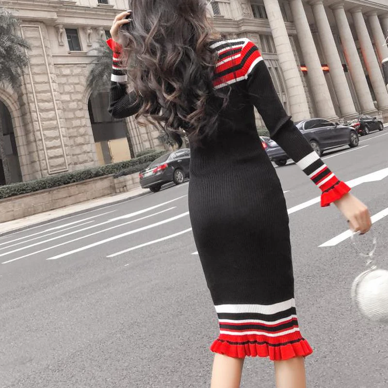 Платье PERHAPS U женское трикотажное в полоску облегающее элегантное до колен с