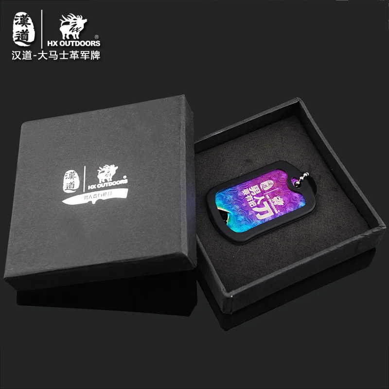 Личные идентификационные карточки HX из дамасской стали на открытом воздухе