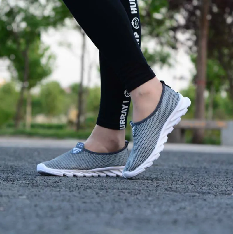

2019 ladies spring and summer breathable mesh shoes flat bottom lightweight shoes Sneakers casual shoes