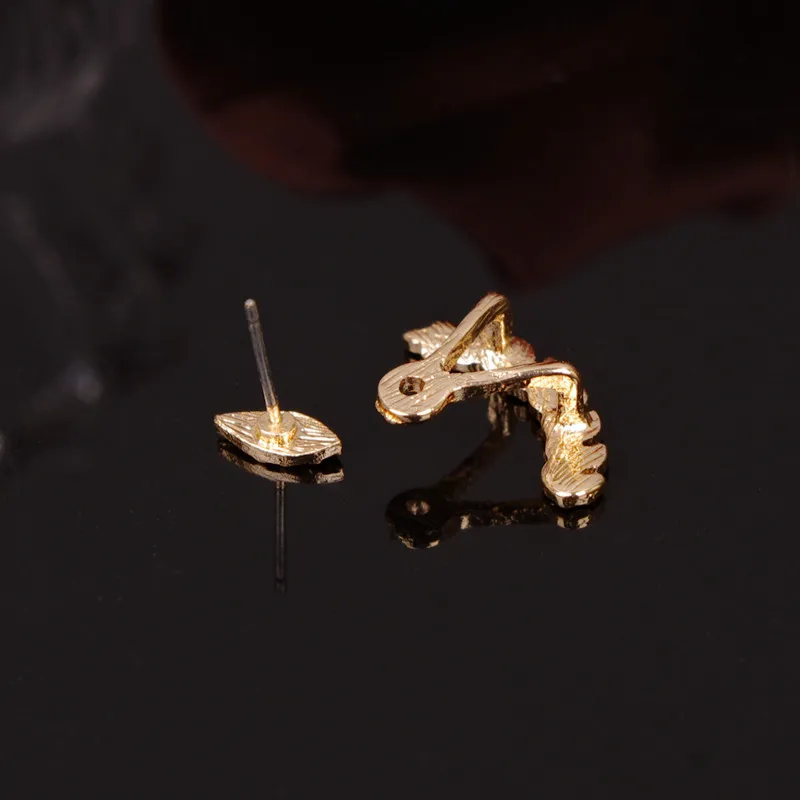 New Design Fine Jewelry Earrings For Women Vintage Fashion Simple Studs Gold Leaves Stud Girl Gift Brincos |