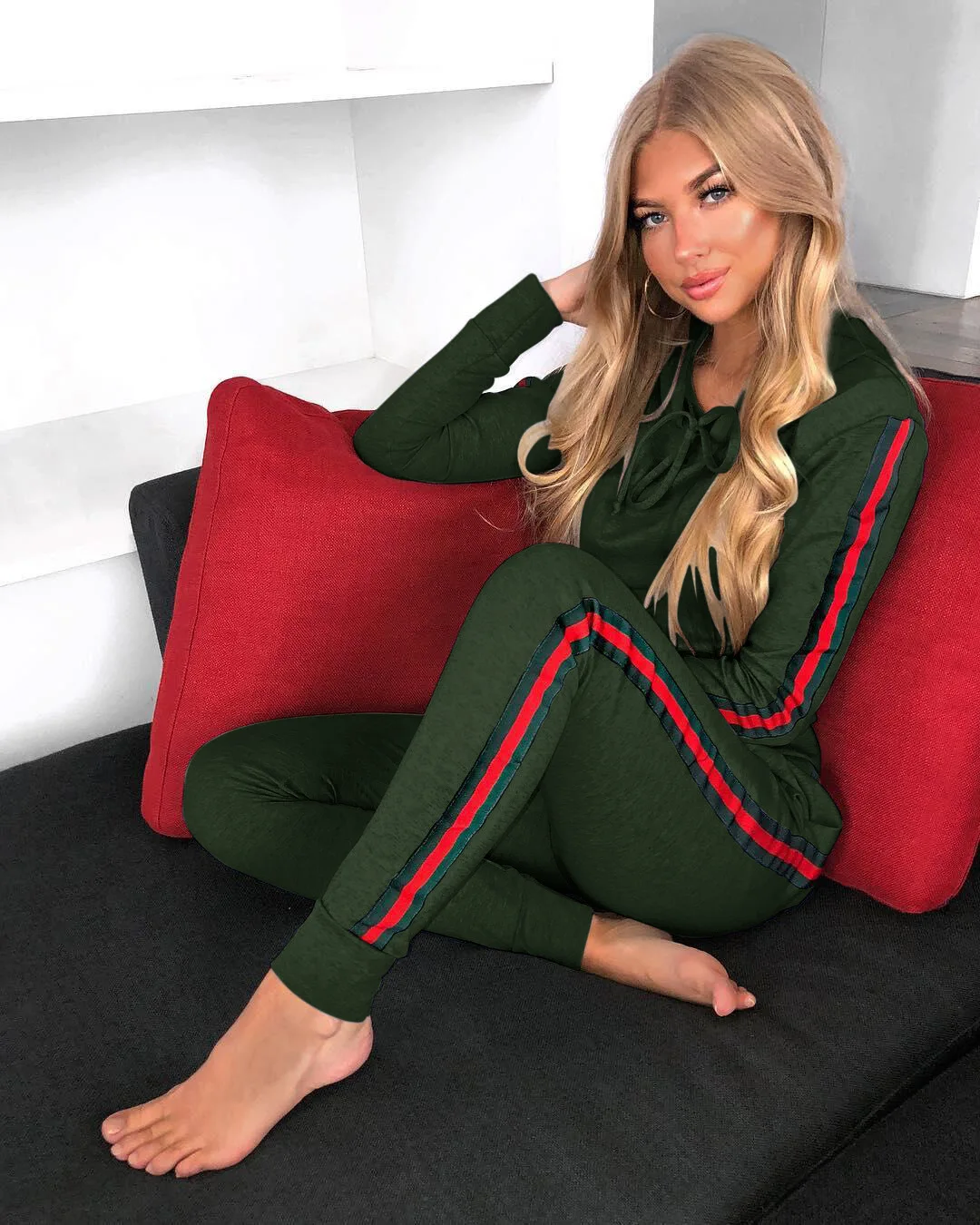 Женские костюмы с капюшоном в европейском и американском стиле облегающее