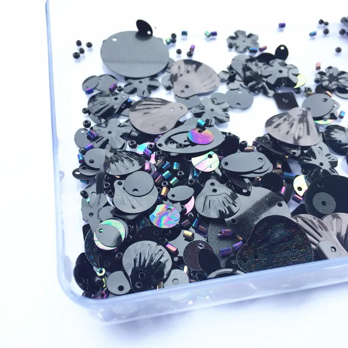 Sequins black Qlcrystal 10g/bags mixed pearl beads flat round pvc loose sequins,sewing craft,glass seed beads - Цвет: Sequins black
