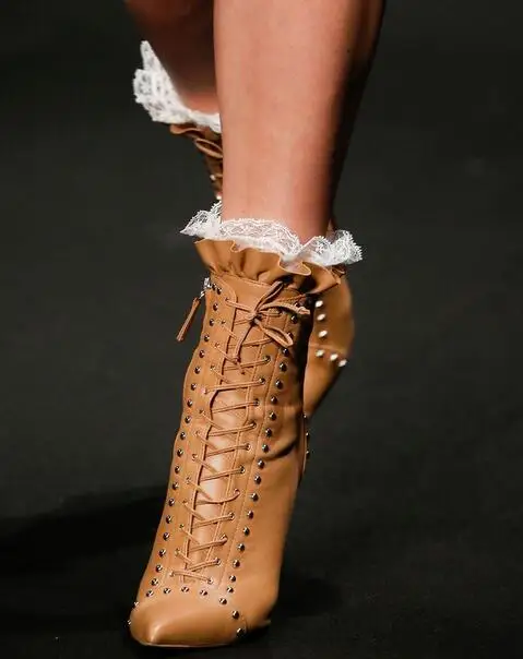 LTTL/Брендовые ботильоны для женщин с заклепками кожаные полусапожки острым