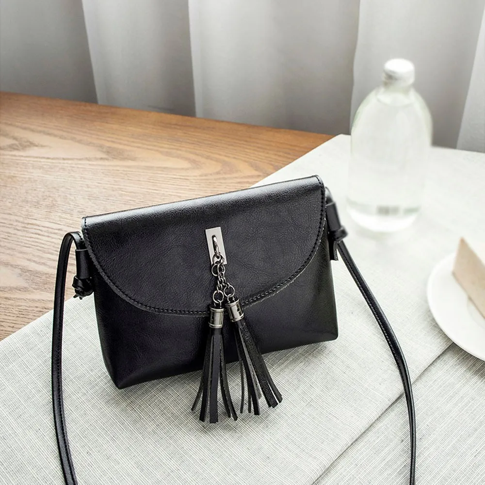 Женская сумка с двойной кисточкой на одно плечо раннюю осень из искусственной