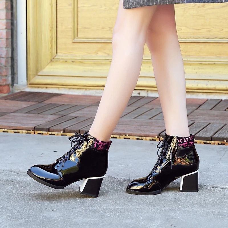 Зимние новые ботильоны Лакированная кожа Кружево на шнуровке и квадратном
